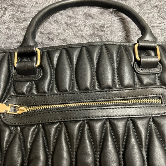 Bebe Shoulder Bag! - Picture 4 of 16